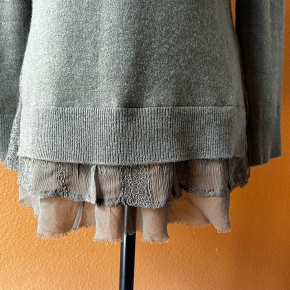 Garnet Hill Olive Green Shirttail Cashmere Sweater Size XS New Without Tag! - Picture 6 of 8